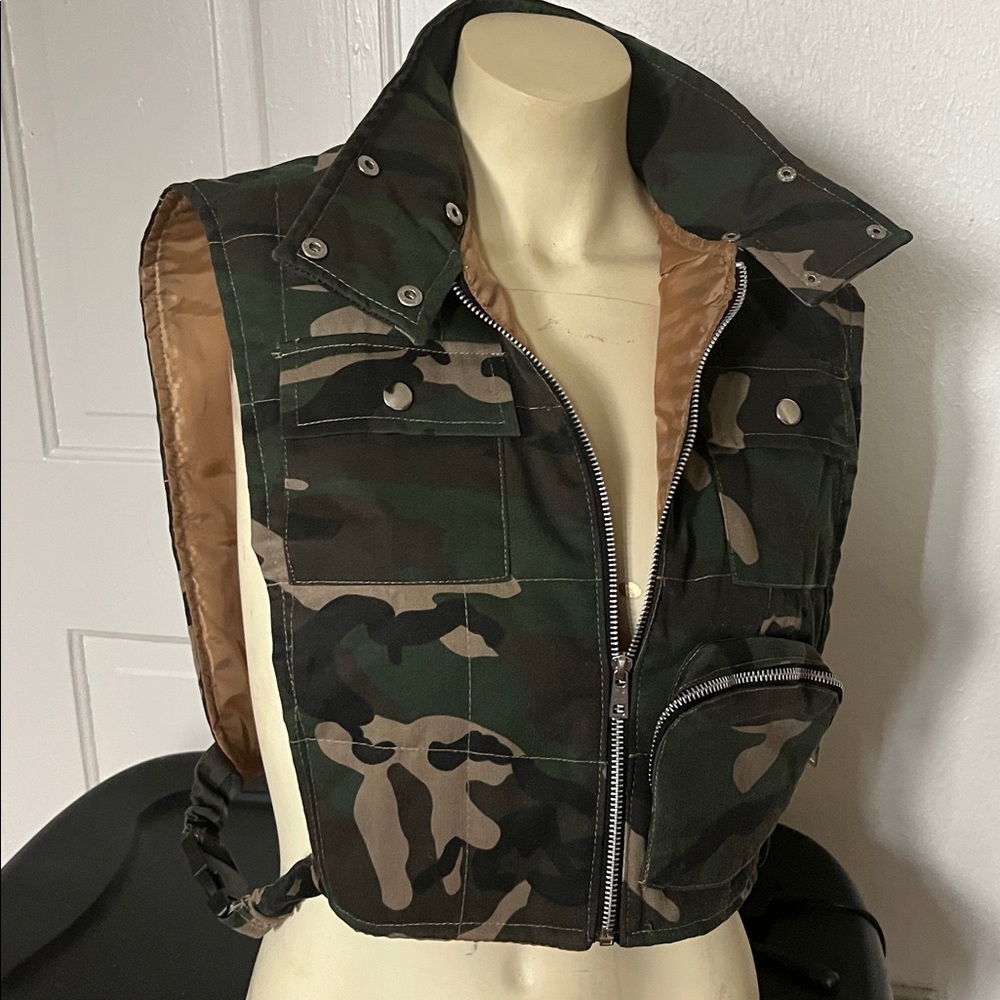 Women Cropped Camouflage Vest